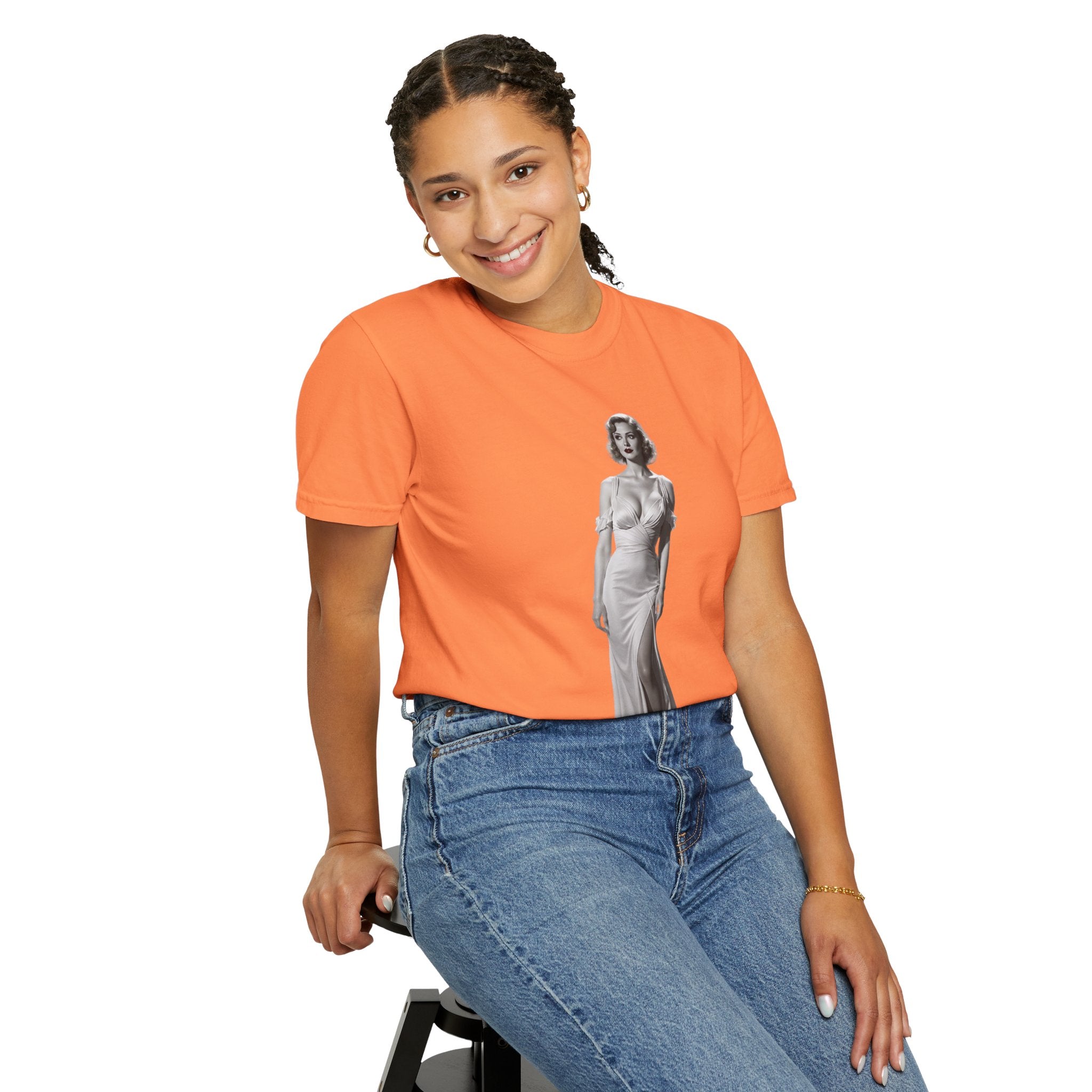 Glamour T-Shirt, Retro Fashion Tee, Stylish Casual Wear, Gift for Her, Trendy T-Shirt for Events , Retro T-shirt